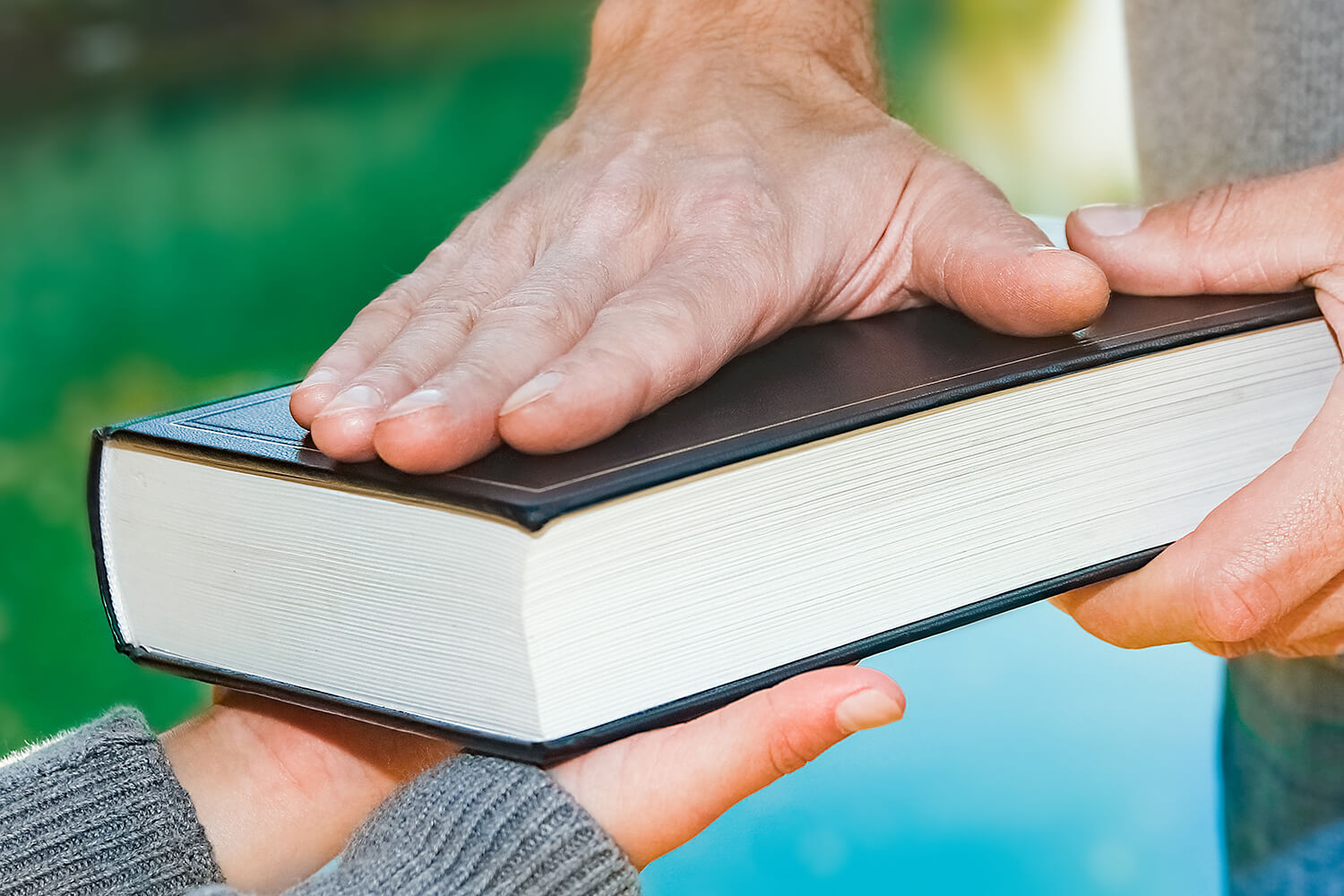 贈り物としての本のイメージ